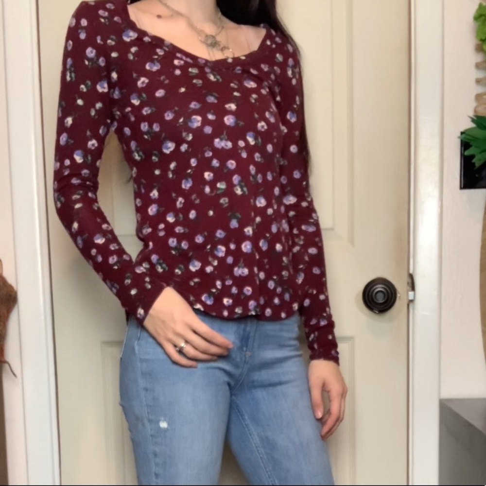 V-neck long sleeve